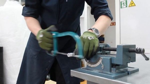 Как обрезать плексигласовую трубку для указателя уровня?