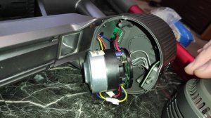 Пылесоса Redmond RV-UR361 не заряжается❗Как устранить завод?