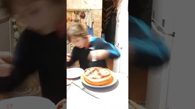 Мой первый бисквит в мультиварки смотреть онлайн