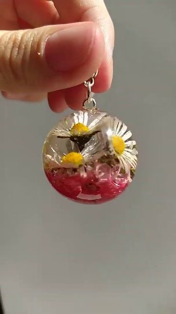 КУлон-сфера з ромашками смотреть онлайн