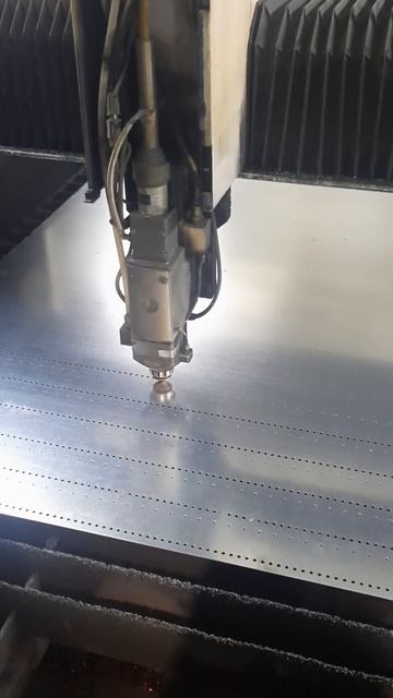 Операция станка с ЧПУ!!!Лайзер в деле!!! #life #жизнь #цитат смотреть онлайн