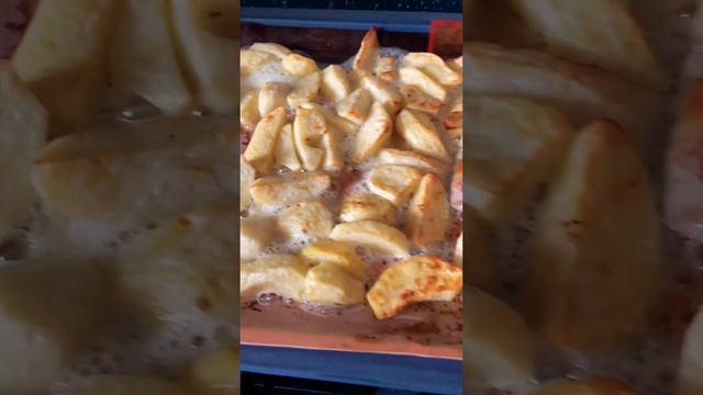 Бедрышки с картошкой и грибами в духовке 🎀просто отп? смотреть онлайн