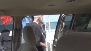 ЗЛОЙ ДЕД выгоняет БРИДЖЕТ