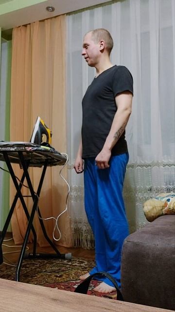 "Iron Man" ведь можно перевести как "Утюг-Мужик"?🤔(2) смотреть онлайн