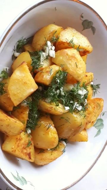 Картофель в духовке. Как вкусно приготовить картошку? смотреть онлайн