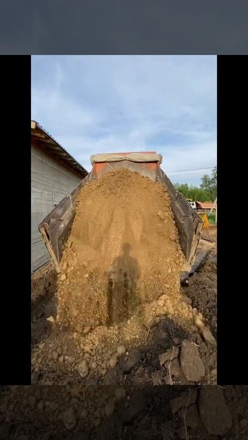 Отсыпка грунта🚛 #music #automobile #truck #спецтехника #грузопер