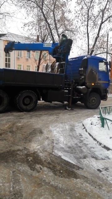 Грузовик с манипулятором. Специальная техника. МАЗ смотреть онлайн