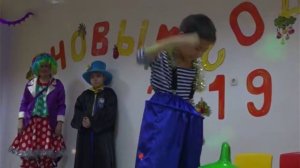 Номер  Силачи на новогдонем утреннике