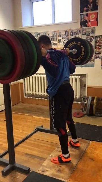 Приседание на плечах 190 #crossfit #shorts #weightlifting #fitness #subscribe смотреть онлайн