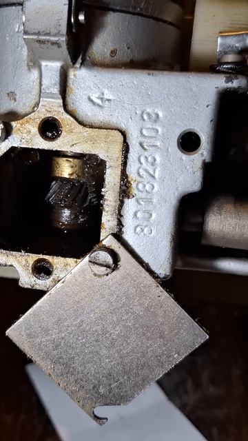 Veritas 8018/2 в редукторе шестерни металлические.