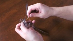 Баланс двух вилок на 2 зубочистках