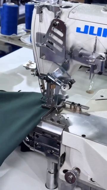 Трехигольная пятиниточная машина с верхним застилом ? смотреть онлайн