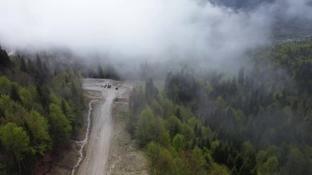 Когда в горах дождливо и пасмурно..