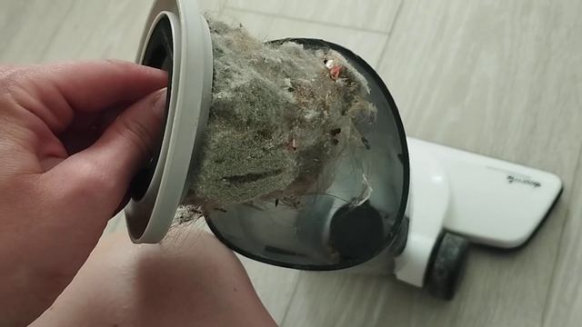 Вертикальный пылесос Deerma DX118C.