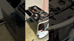 Кофемашина Melitta barista разбрызгивает молоко, не готовит ?