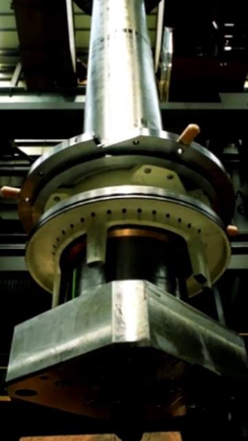 Самый большой двигатель в мире. Вес коленвала - 300 тонн смотреть онлайн