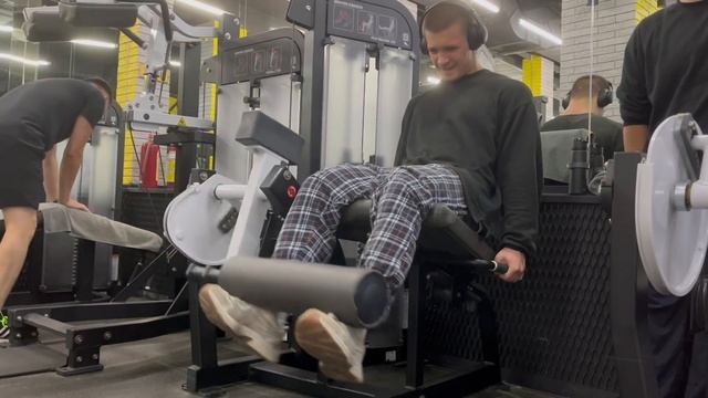 ПРИДАВИЛО ШТАНГОЙ 150КГ? | ТРЕНИРОВКА НОГ | ШИЗАКАЧ смотреть онлайн