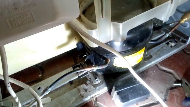 Холодильник Хотпоинт Аристон не морозит