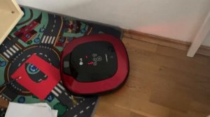 Робот-Пылесос LG: Весёлая Уборка в Комнате!