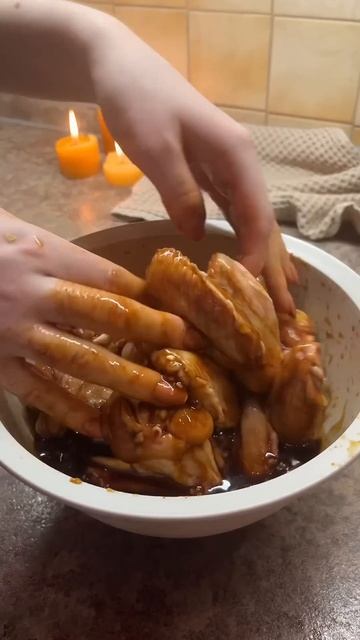Самые вкусные куриные крылышки #крылышки#куриныекрыл? смотреть онлайн