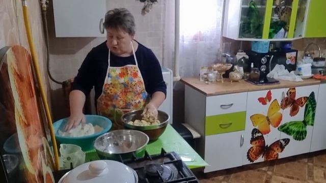 Пеку выпечку с сыром,сгущёнкой и какао.#Домашняя выпе? смотреть онлайн