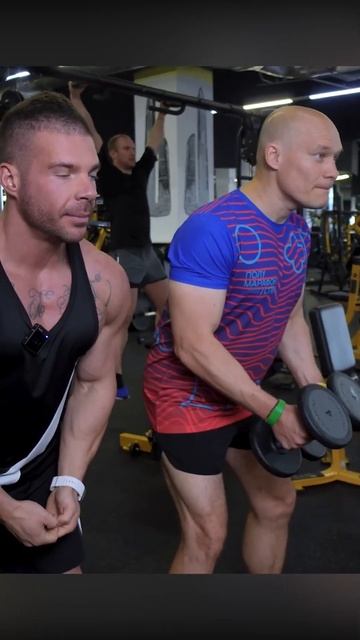 КАК СДЕЛАТЬ РУКИ РЕЛЬЕФНЫМИ? #shorts смотреть онлайн