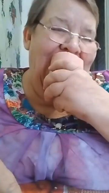 Обалдели от такой красы. Бабка Нина всё краше и веселе? смотреть онлайн