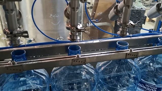 Автоматическая линия розлива воды в ПЭТ бутыли объемо смотреть онлайн