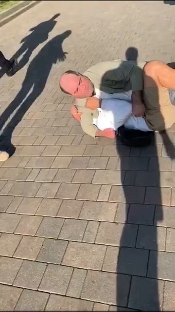 Дедушка борец с кавказа проучил молодого хама. смотреть онлайн