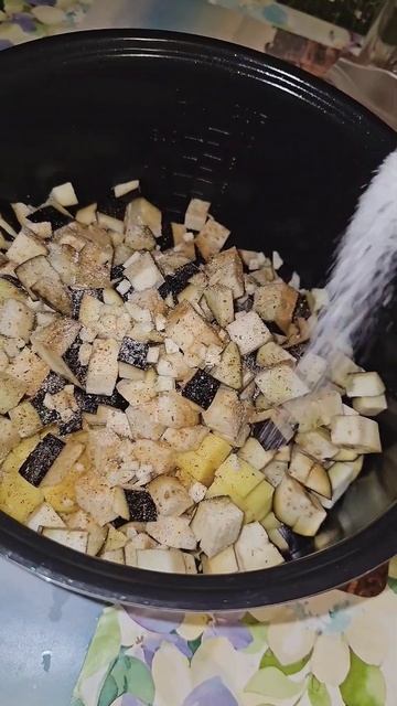 Картошка с баклажанами в мультиварке смотреть онлайн