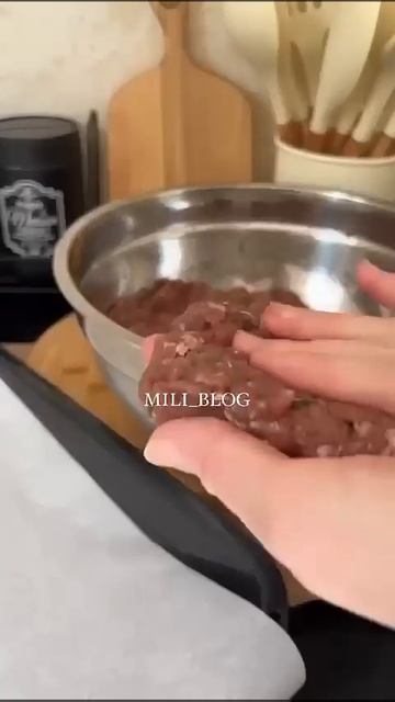 Котлеты с сыром внутри в духовке😋 смотреть онлайн