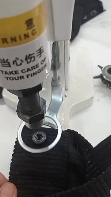 Впервые работала за таким прессом, отличный #snap #sew #sewing