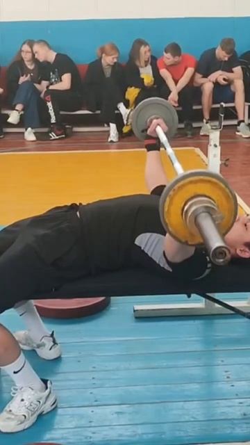 Вес: 40 кг количество: 61 раз #пауэрлифтинг #хочуврек #жи смотреть онлайн