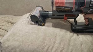 Пример уборки мебели пылесосом Deerma T50W