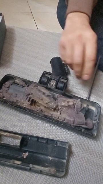 Лайфхак. Очистка пылесоса от мусора смотреть онлайн