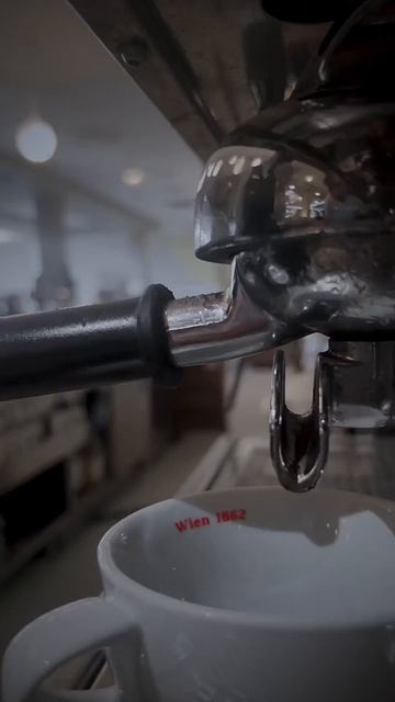 B-roll video coffe Julius Meinl Динамичное видео с кофе #coffee СТАВЬ ? смотреть онлайн
