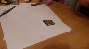 № 2 Прогрев феном, снятие крышки процессора в тисках.