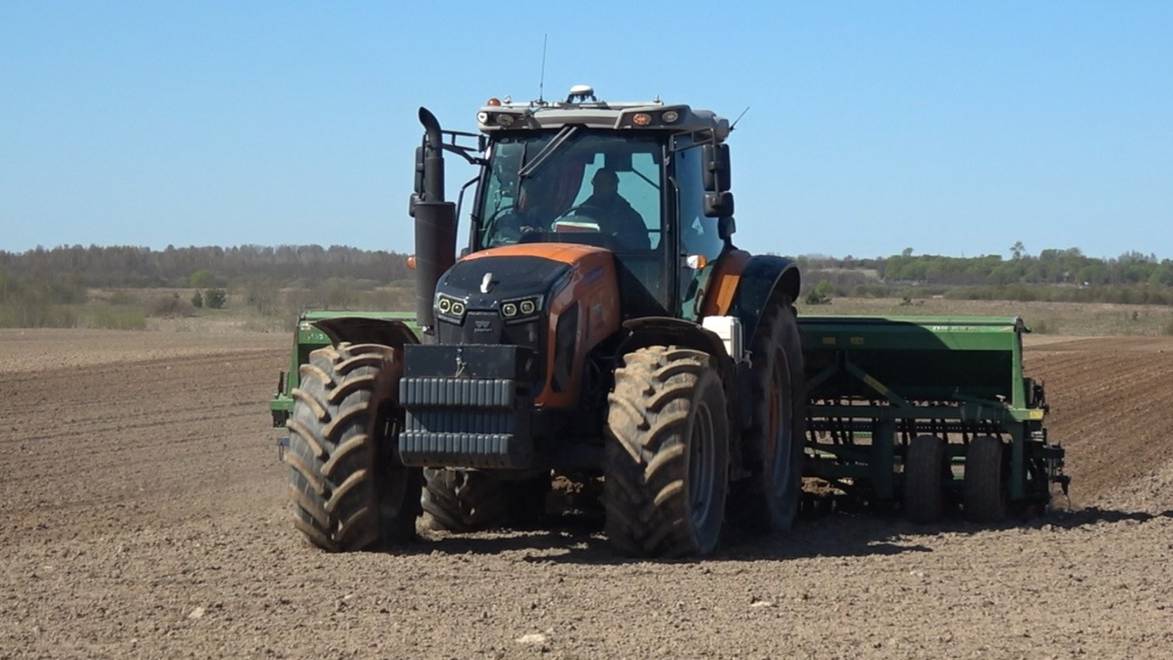 ТРАКТОРА ДЛЯ ДЕТЕЙ. ПОСЕВНОЙ КОМПЛЕКС AMAZONE D9-60 КОЛЕСНЫЙ ТРАКТОР ENSIGN YX2404-N. Builder TL40 смотреть онлайн