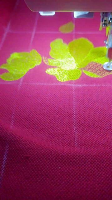 Пчелка #embroidery #вышивка # Sewing #пчела #футболканазаказ #фу