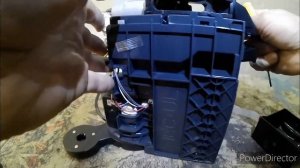 Капсульна кофемашина Delonghi EN110, протікає вода.