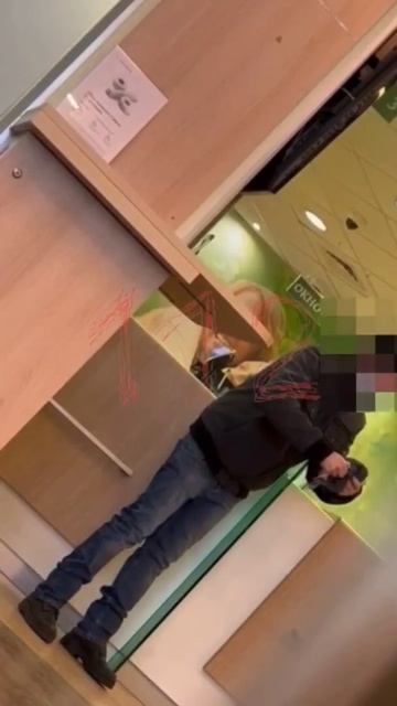 Россия сегодня. Москва. Мужчина с муляжом гранаты в ба? смотреть онлайн