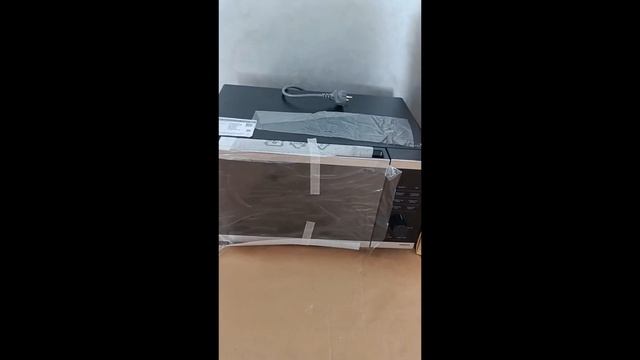 Распаковка — Микроволновая печь Samsung MS23DG4504ATBW смотреть онлайн