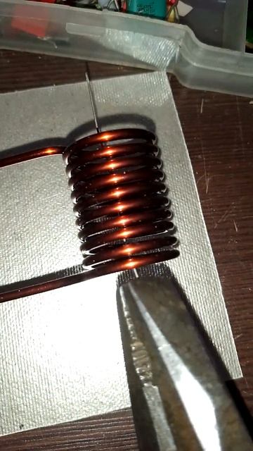 ЧТО БУДЕТ С ДИОДОМ У КОТОРОГО МАГНИТНЫЕ НОЖКИ #своимир смотреть онлайн