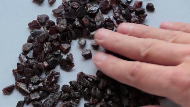 Родоліт гранат 6-12мм необроблені фрагменти кристалів ? смотреть онлайн