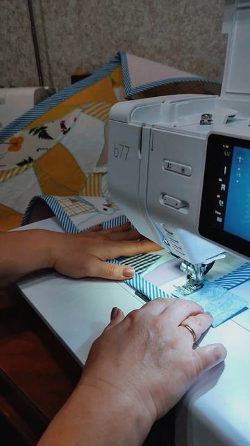 Обробка текстильної картини машинкою Bernette B77