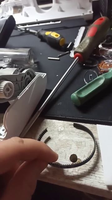 ПЫЛЕСОС HAIER HVC-250 РЕМОНТ. НЕ КРУТИТ РОЛИК НА РЕМНЕ смотреть онлайн