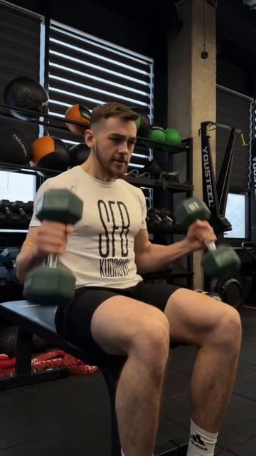 «ЧТОБ У ДЕВОЧЕК ТРУСЫ ПОТЕЛИ…НУЖНЫ ШТАНГА И ГАНТЕЛИ!» смотреть онлайн