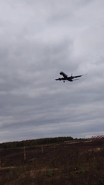 Посадка Boeing 757 Lujo Black Jet в Шереметьево 1 октября 2023 г. Оч? смотреть онлайн
