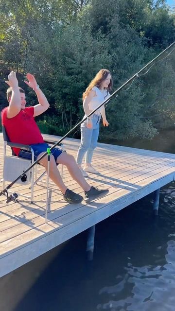 Когда выбрался на рыбалку с женой 🤣🤣🤣Набор для рыб? смотреть онлайн