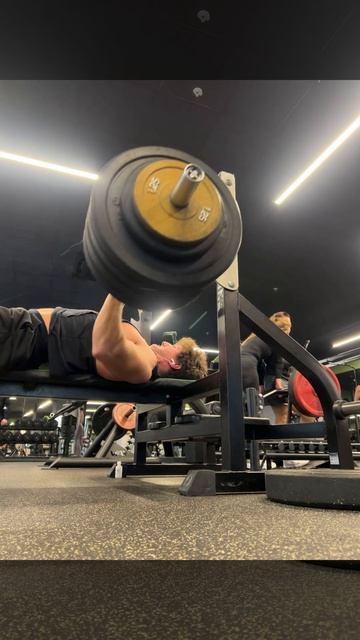 Жим штанги лежа с паузой 107,5*8 смотреть онлайн